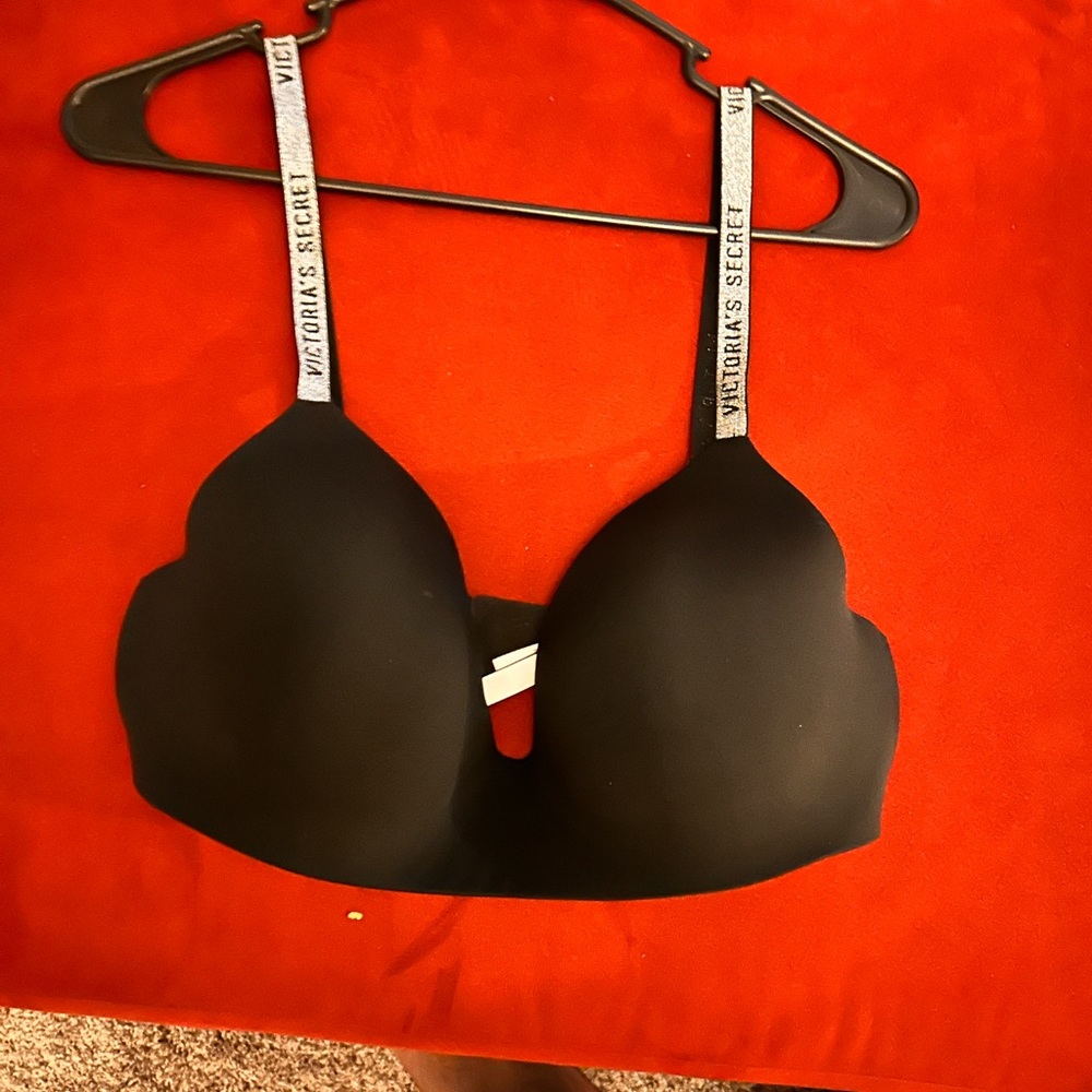 Victoria’s Secret Wireless Bra Never Worn!